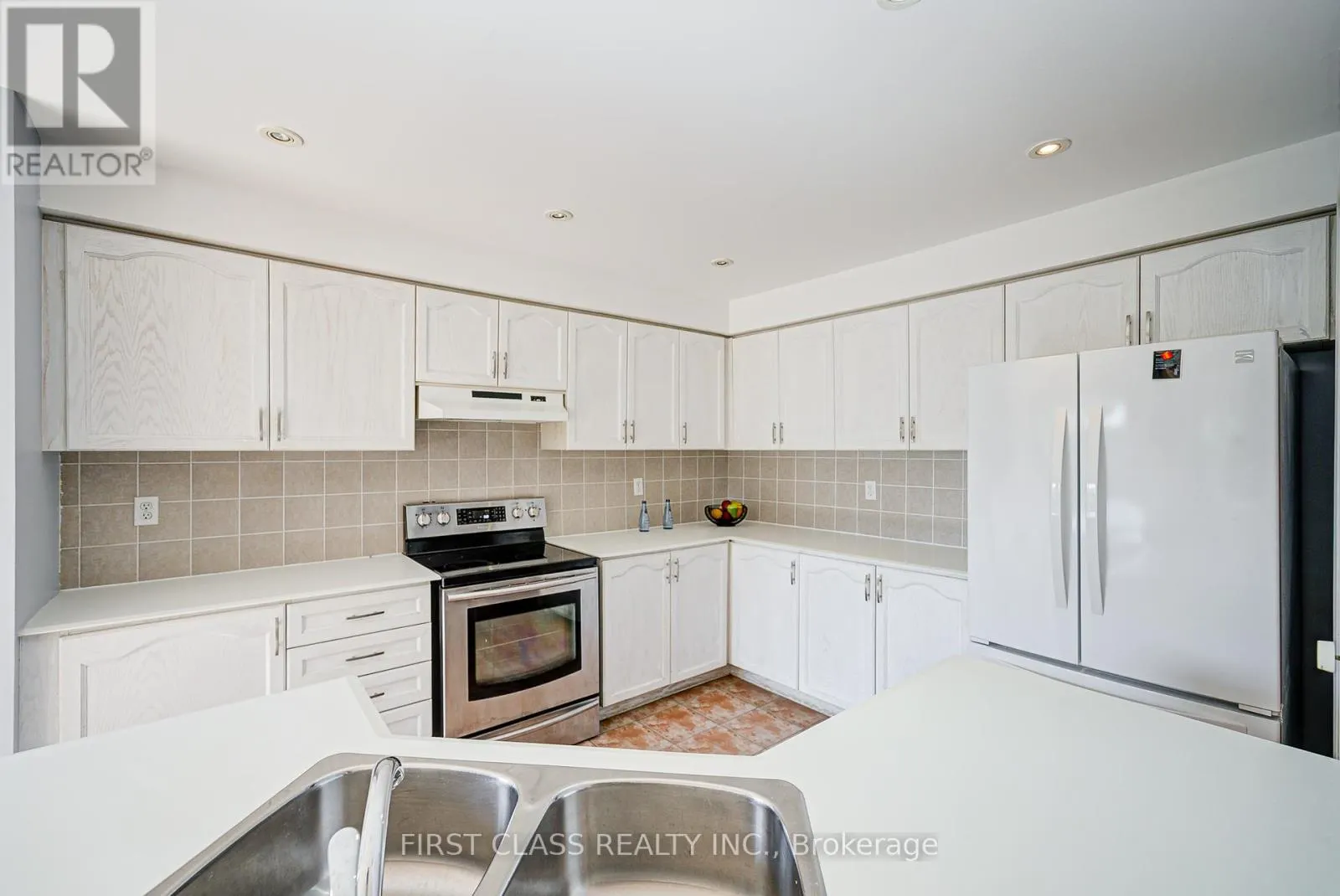 19 BENJAMIN HOOD CRESCENT