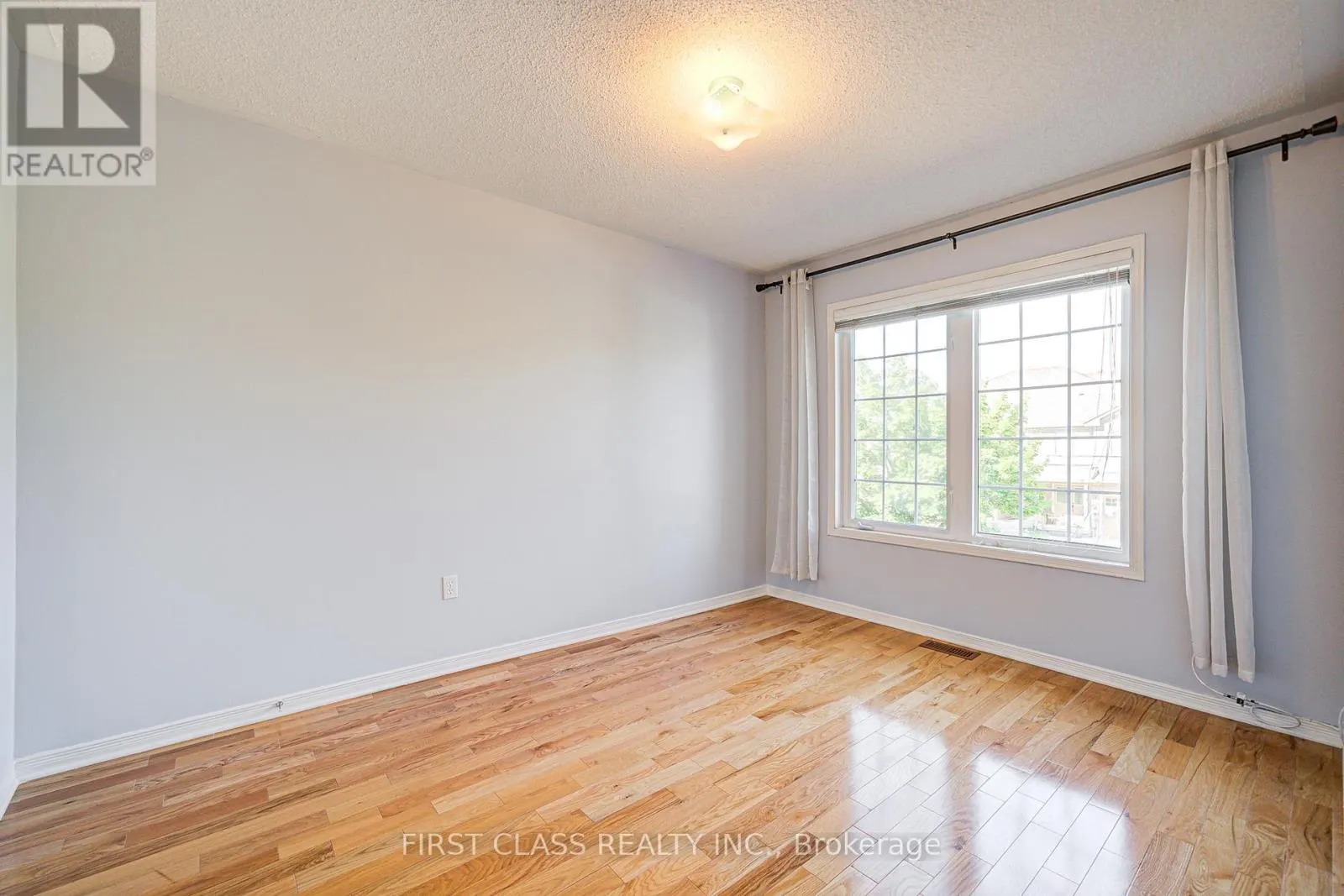 19 BENJAMIN HOOD CRESCENT