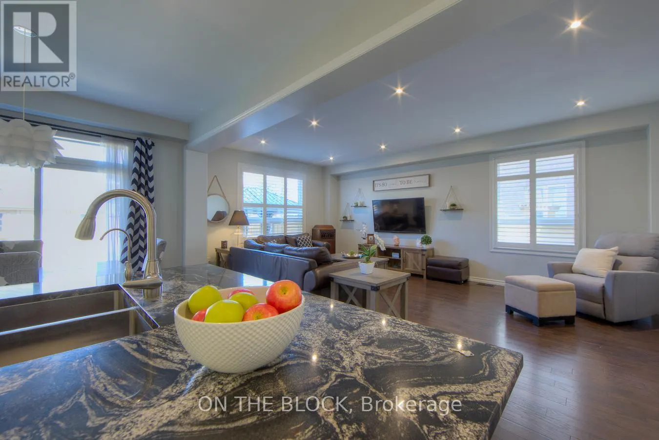 59 HAWKE CRESCENT