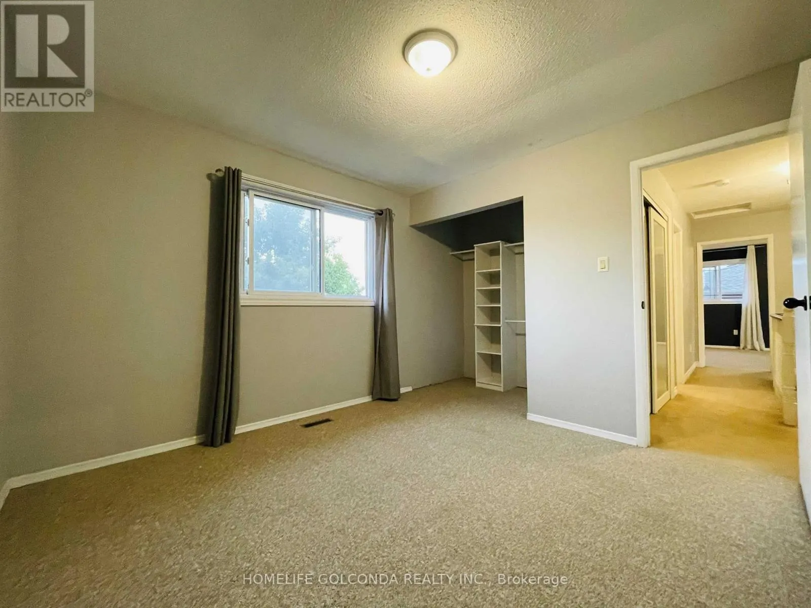 909 FERNDALE CRESCENT