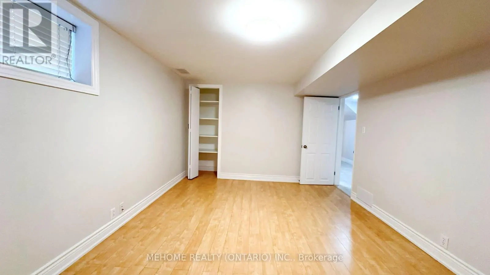 493 LYNETT CRESCENT