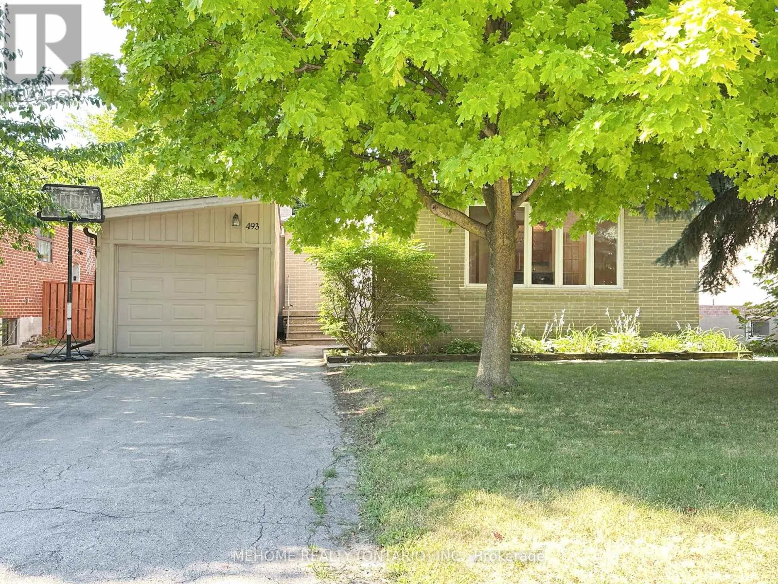 493 LYNETT CRESCENT