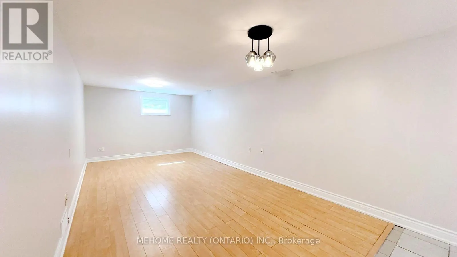 493 LYNETT CRESCENT