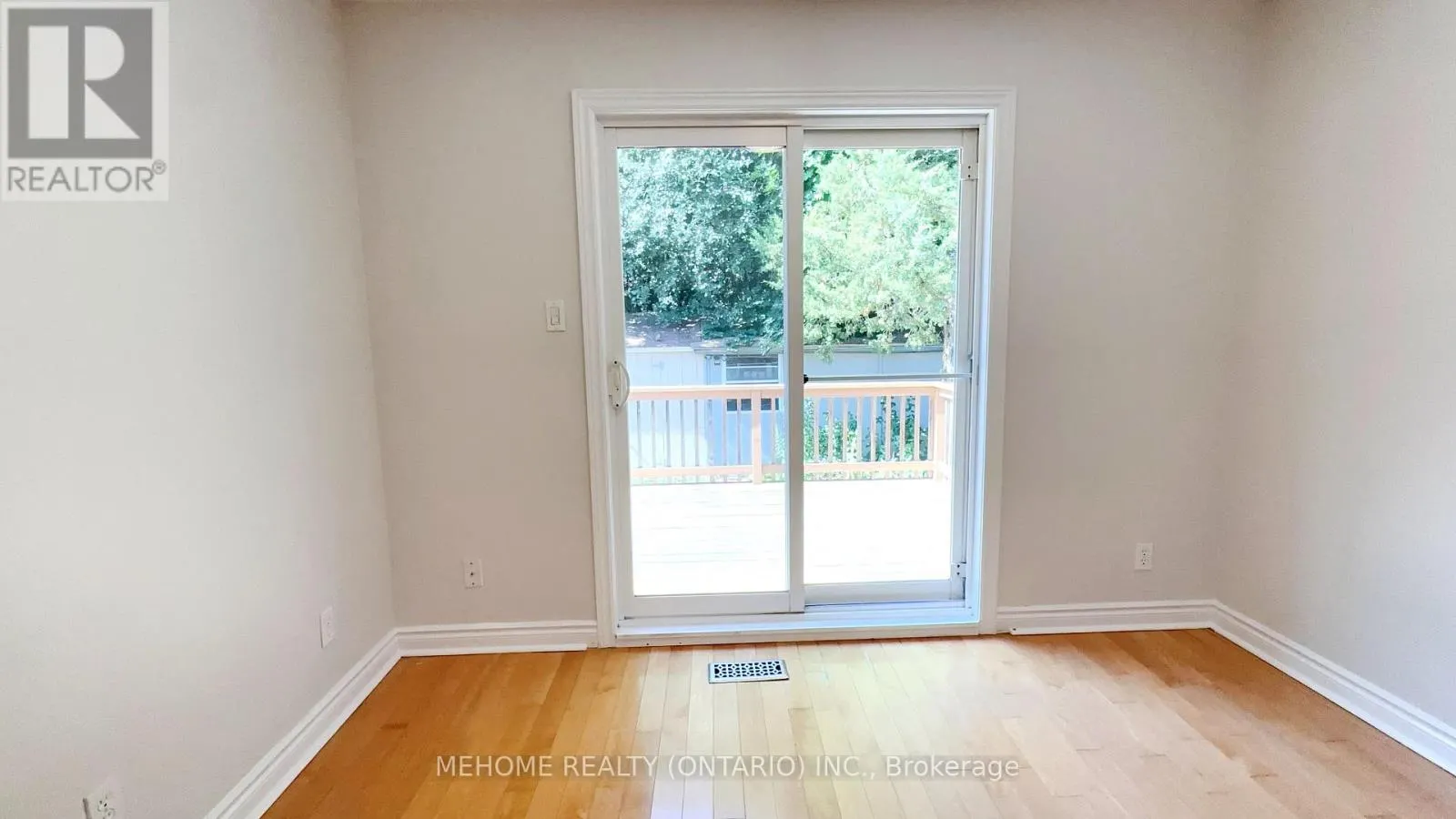 493 LYNETT CRESCENT