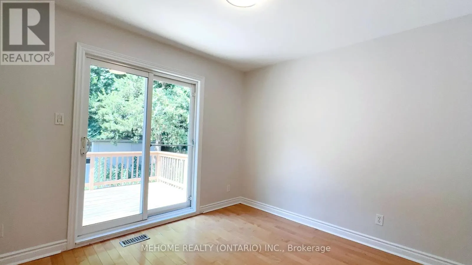 493 LYNETT CRESCENT
