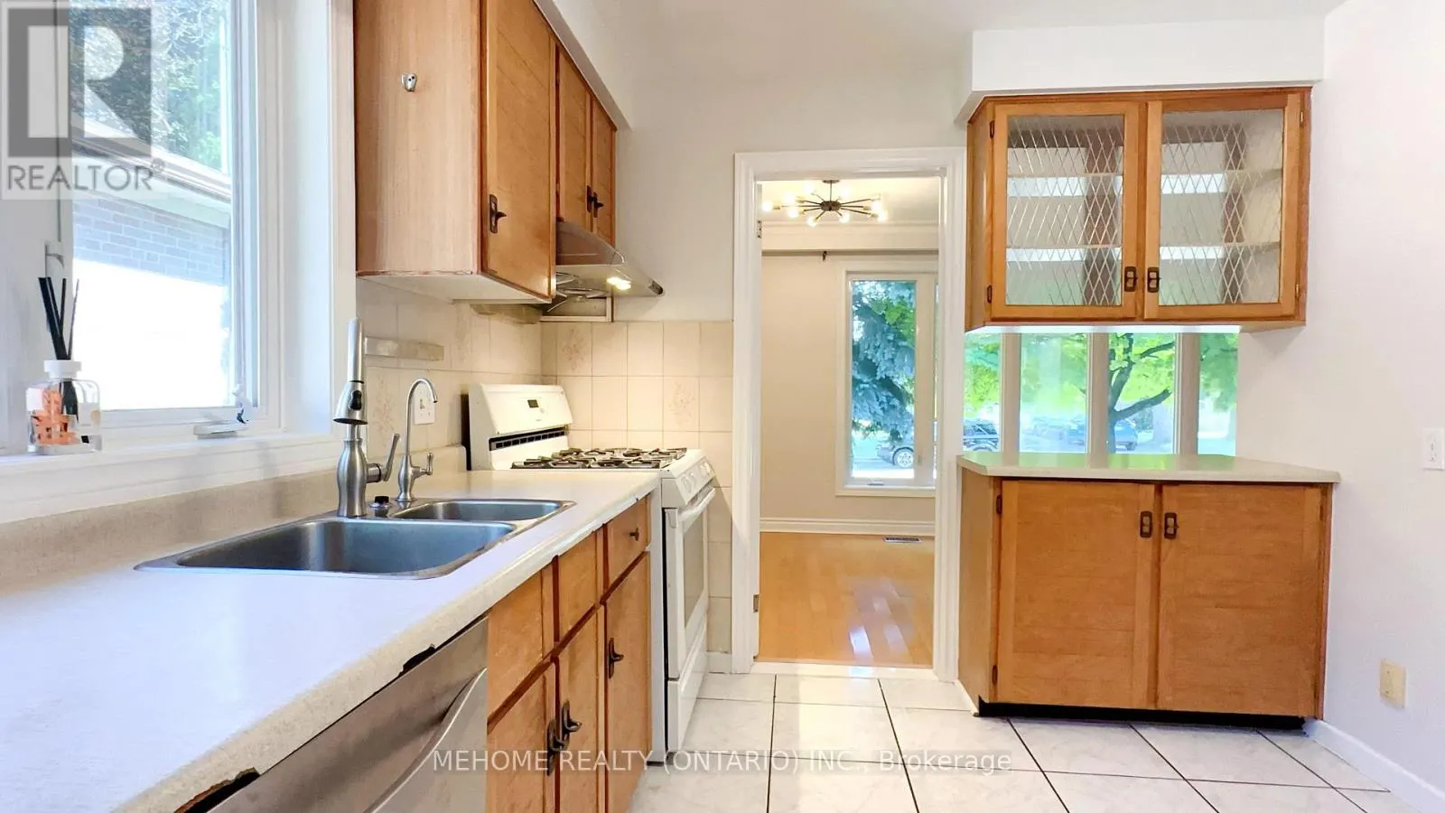 493 LYNETT CRESCENT