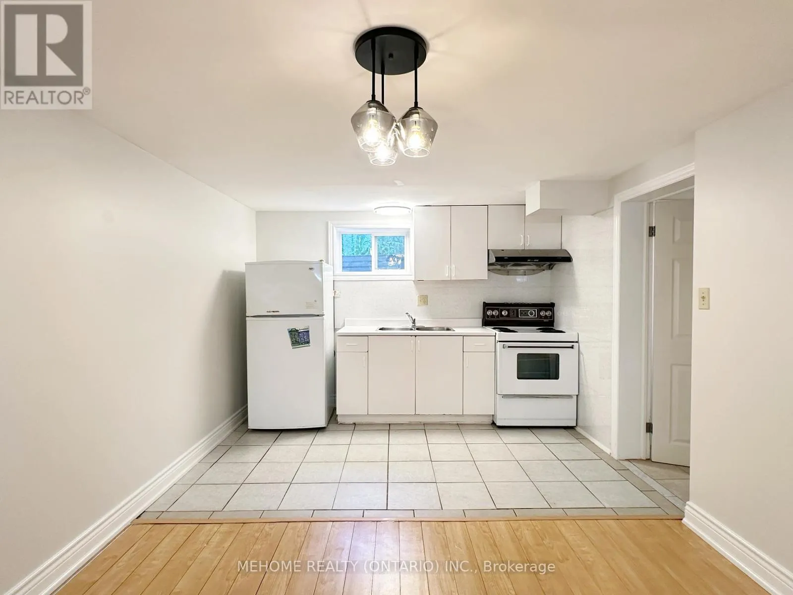493 LYNETT CRESCENT