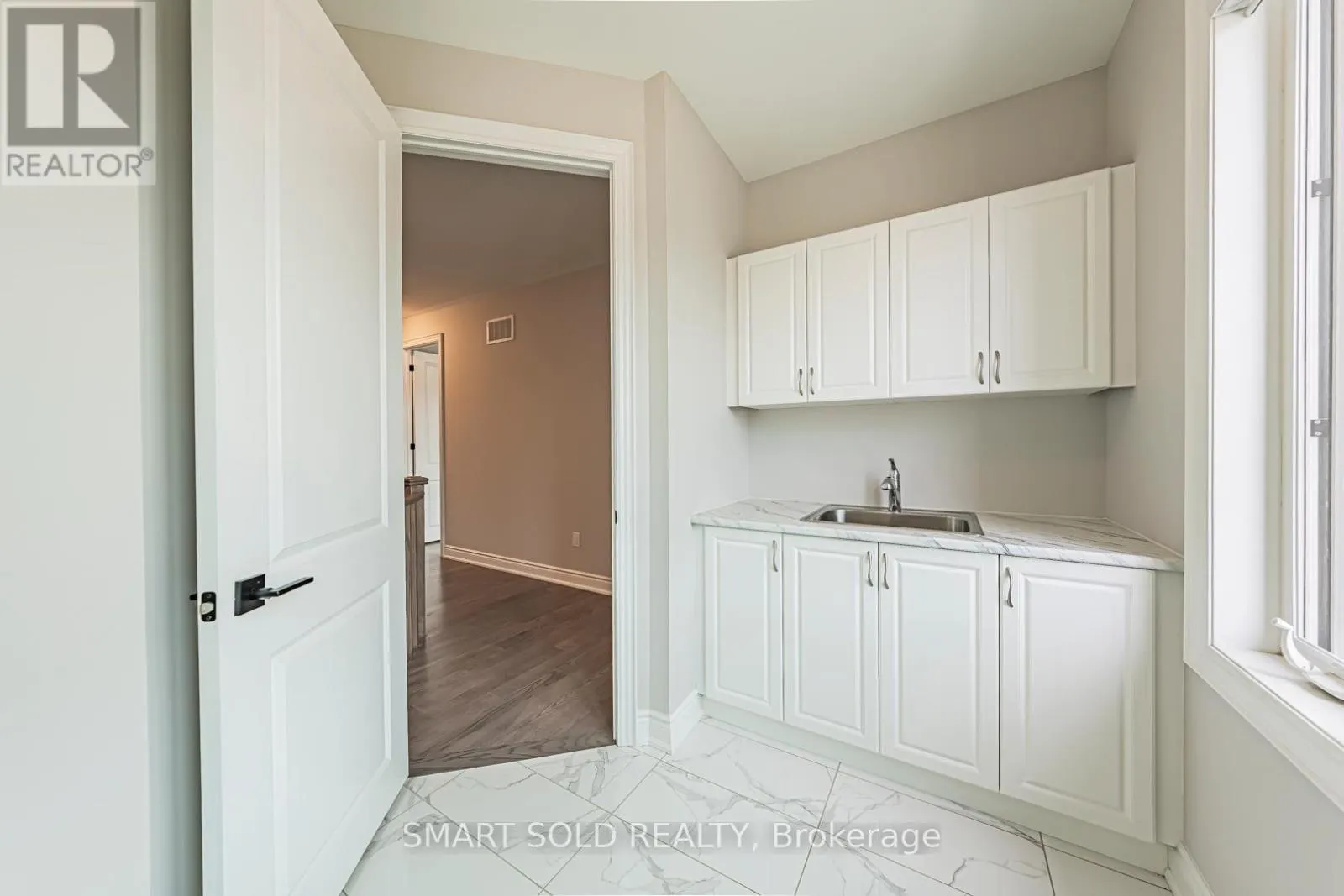 5 ERIN RIDGE COURT