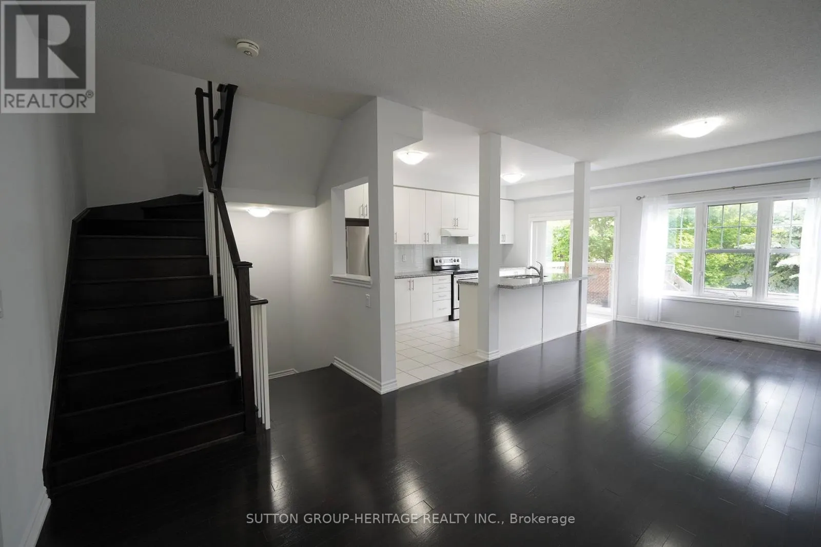 166 BOADWAY CRESCENT