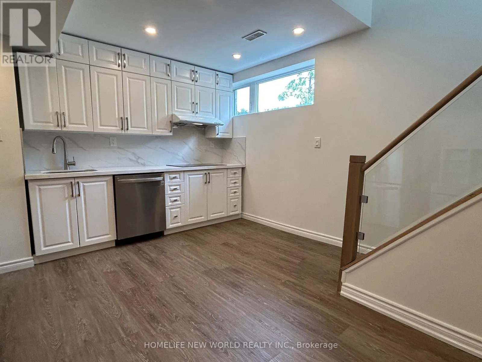 MAIN & BSMT - 1683 BUR OAK AVENUE