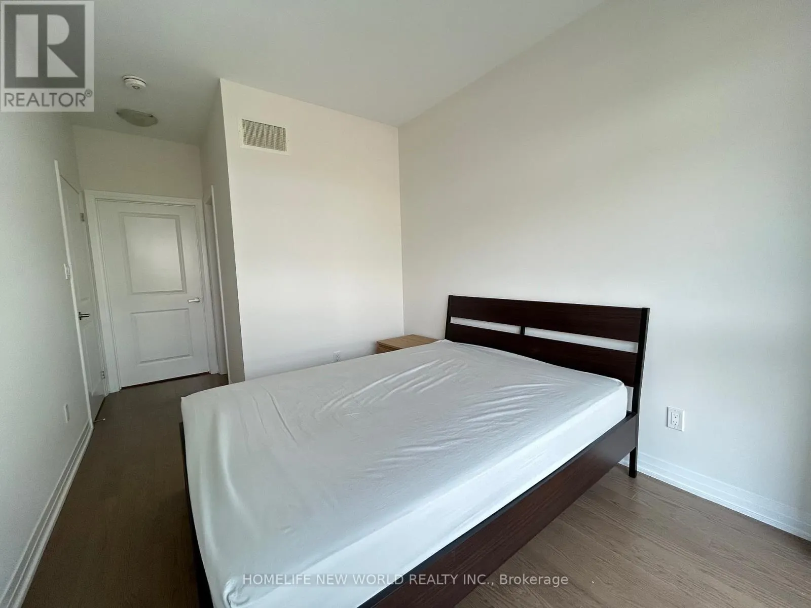 MAIN & BSMT - 1683 BUR OAK AVENUE