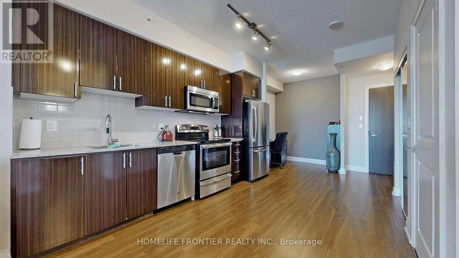806 - 7171 YONGE STREET