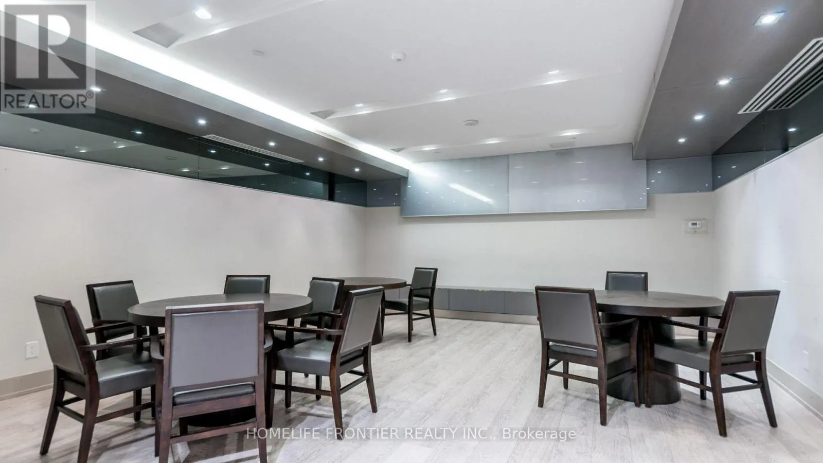 806 - 7171 YONGE STREET