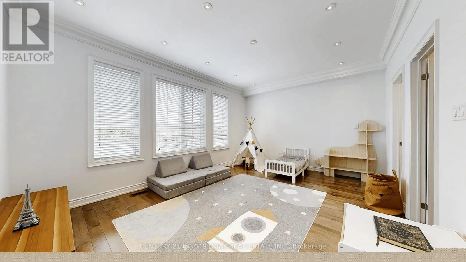 33 OAKFORD DRIVE