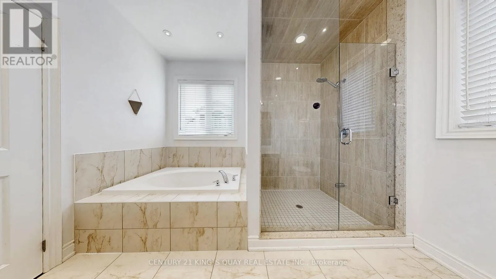33 OAKFORD DRIVE