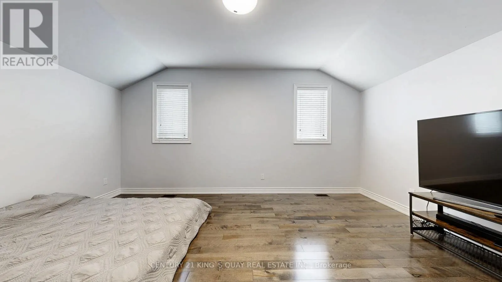 33 OAKFORD DRIVE