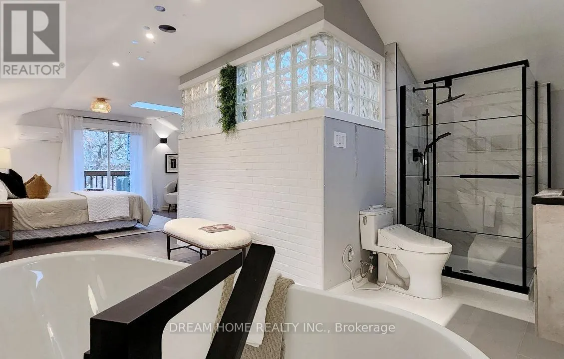 UPPER - 160 OLDE BAYVIEW AVENUE