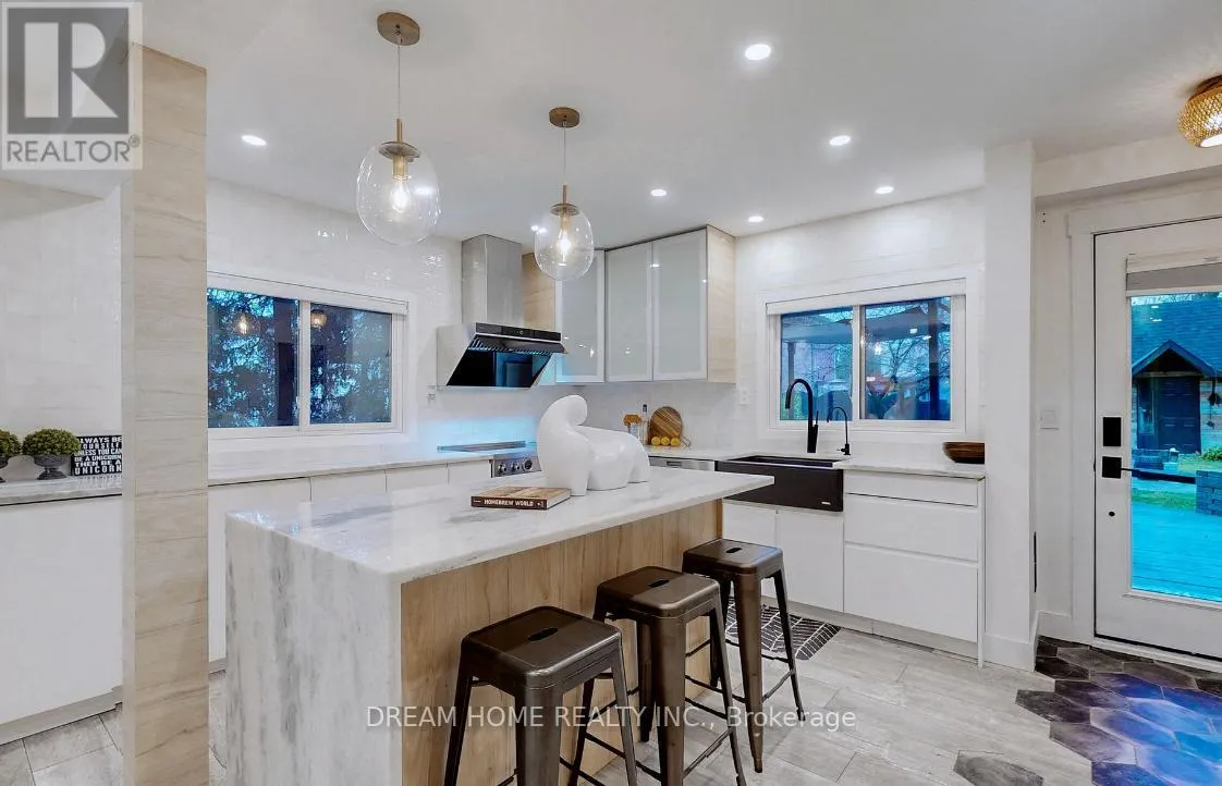 UPPER - 160 OLDE BAYVIEW AVENUE