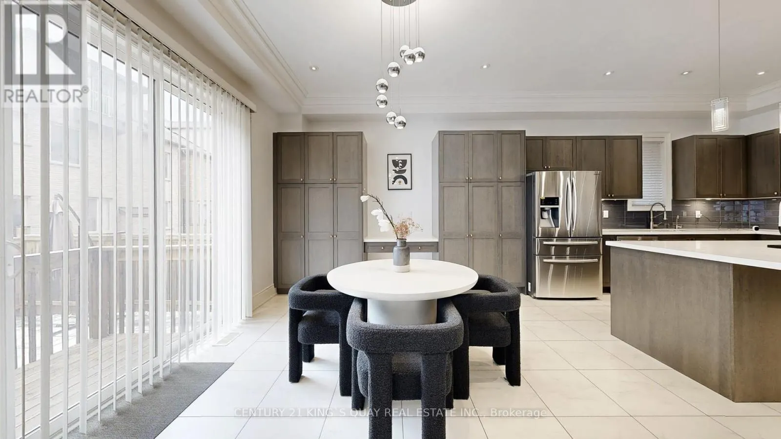 33 OAKFORD DRIVE