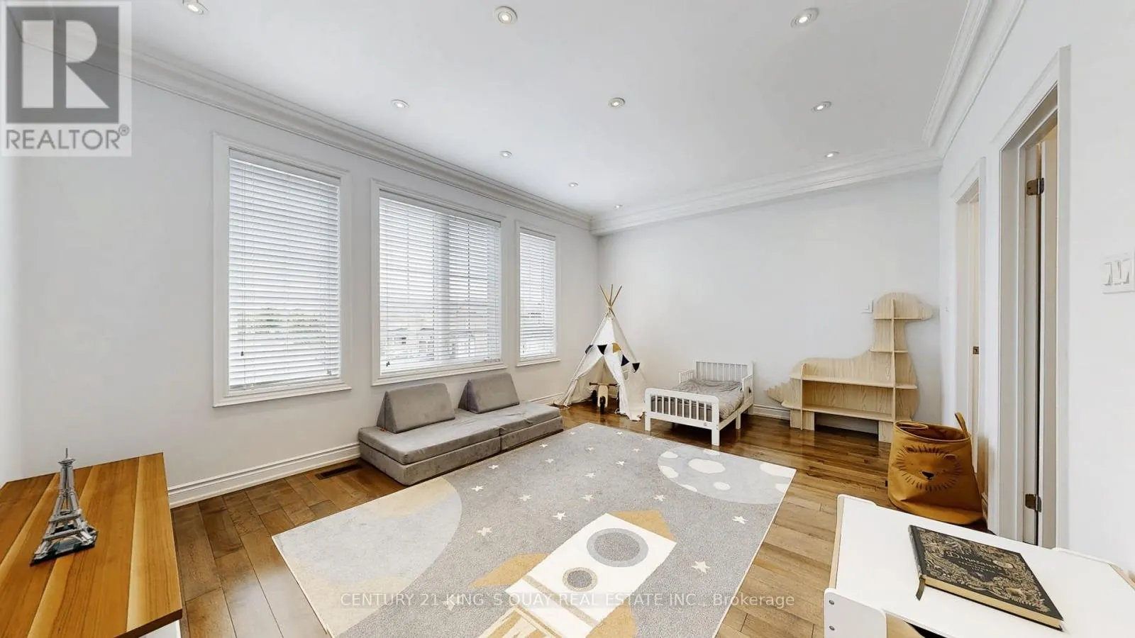 33 OAKFORD DRIVE