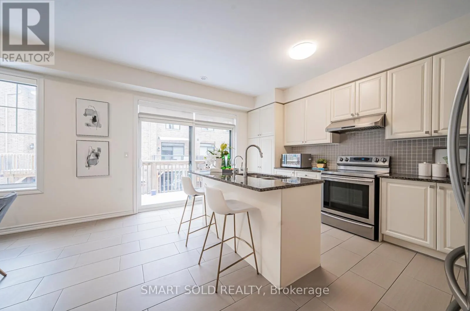 12 FRALEIGH AVENUE