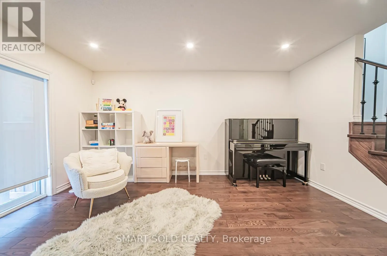12 FRALEIGH AVENUE
