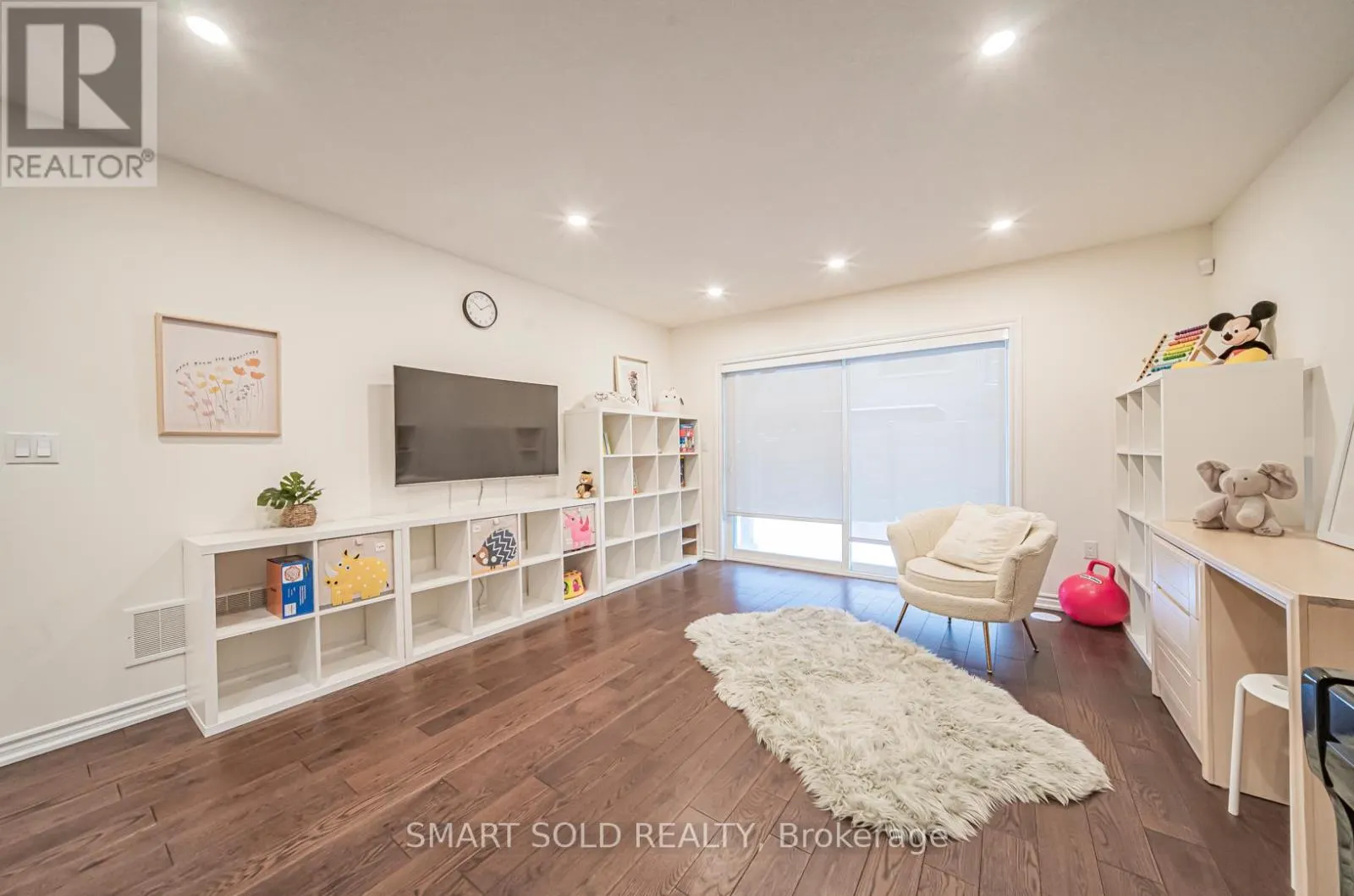 12 FRALEIGH AVENUE