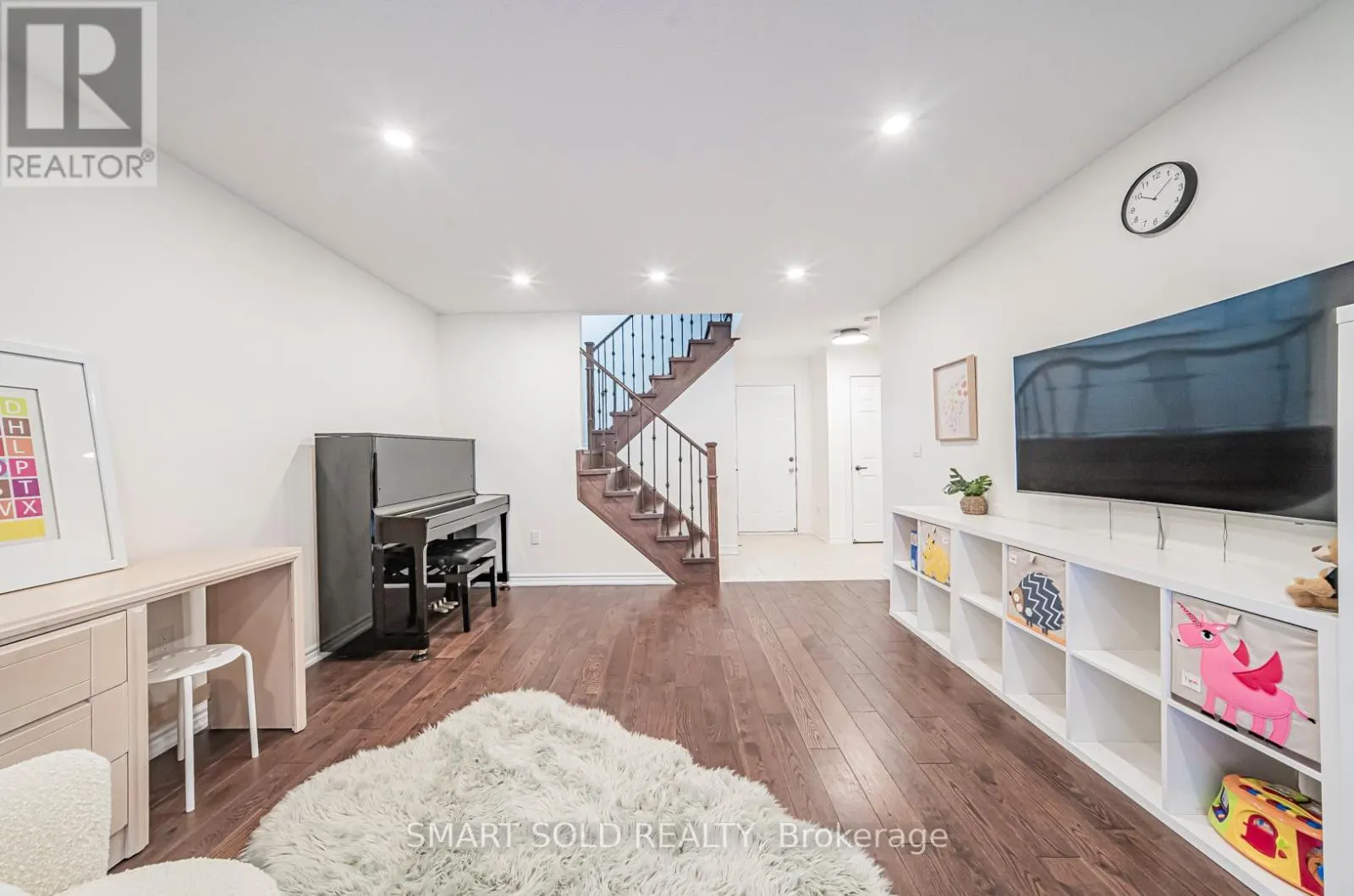 12 FRALEIGH AVENUE