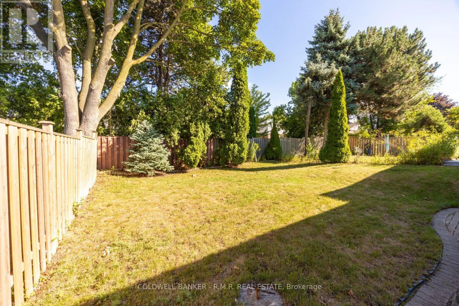 8 ABERFELDY CRESCENT