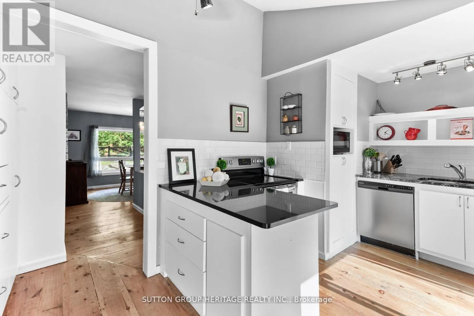 11900 UXB/BROCK TOWNLINE W