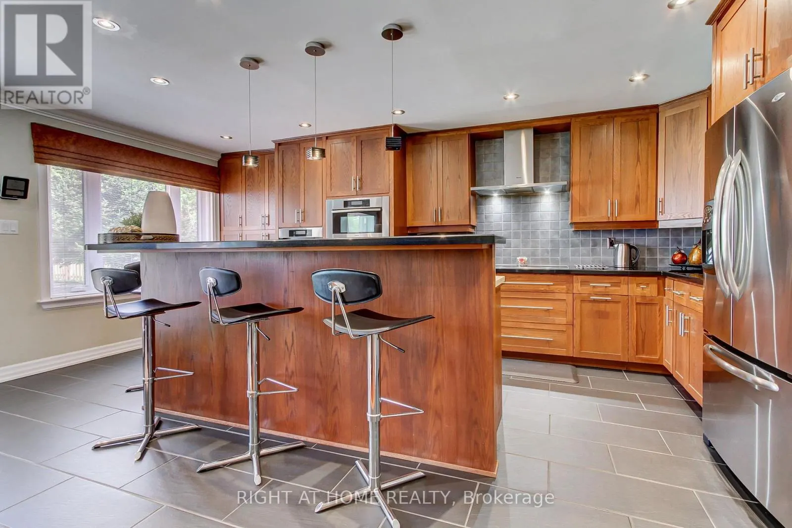 2706 SHERING CRESCENT