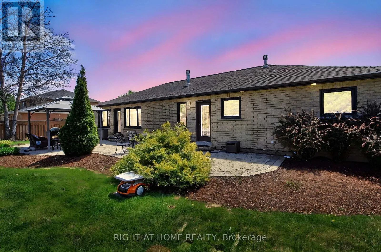 2706 SHERING CRESCENT