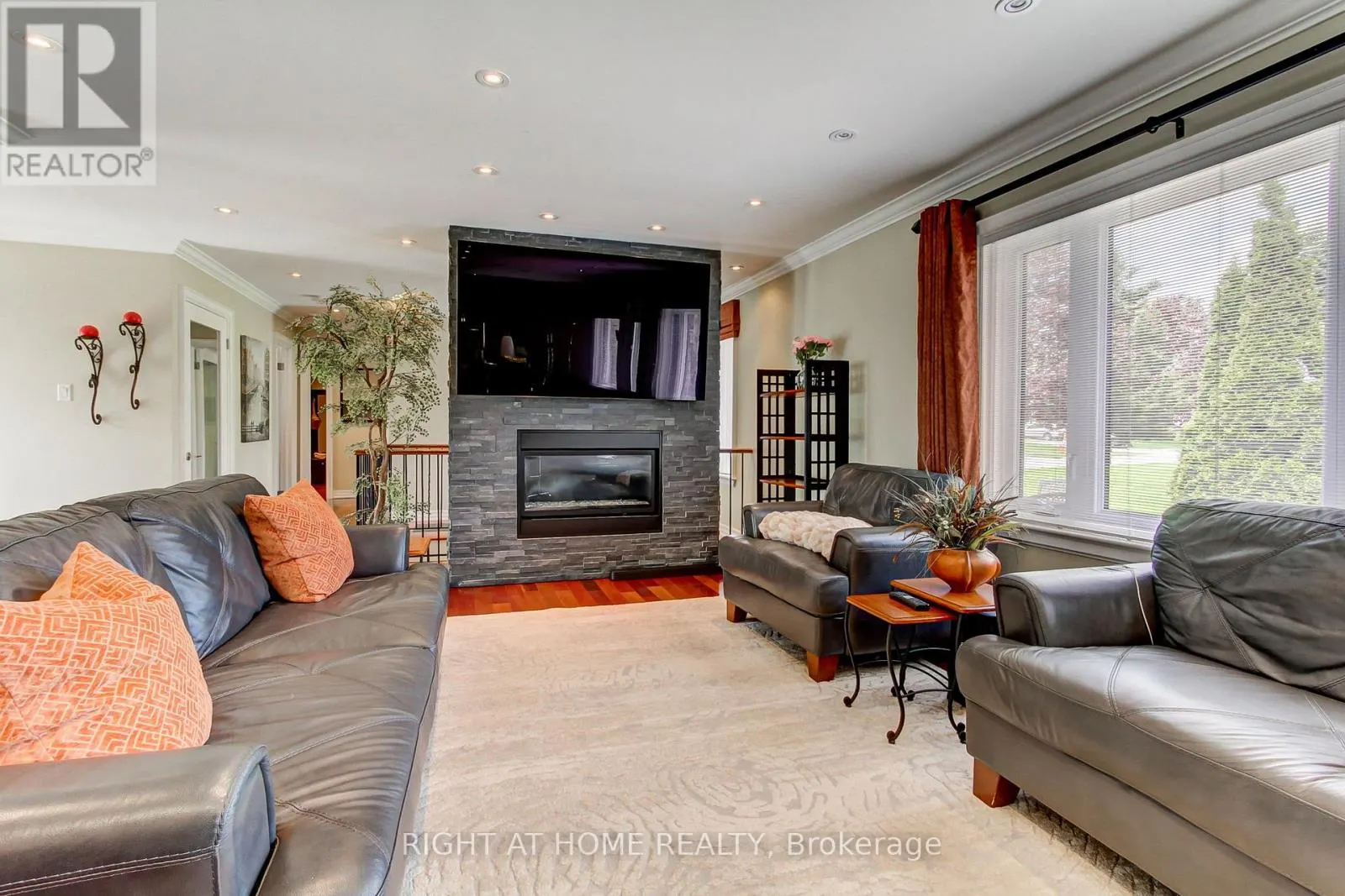 2706 SHERING CRESCENT