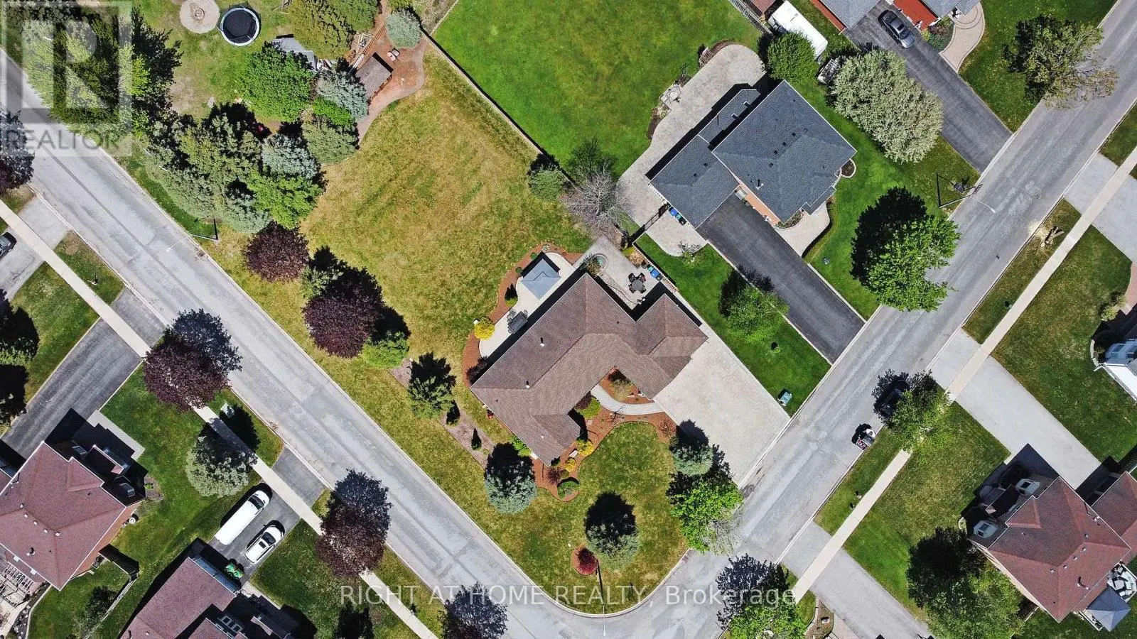 2706 SHERING CRESCENT