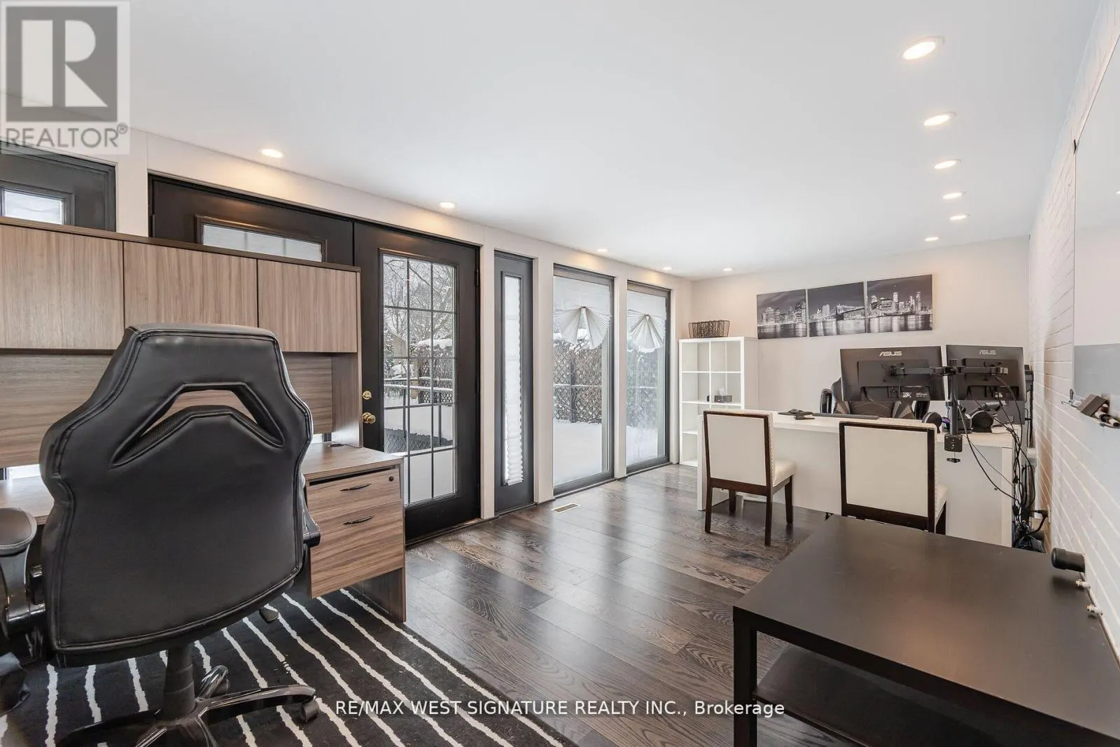 195 VICTORIA STREET W