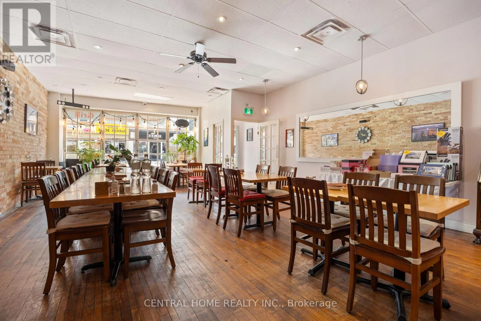 01 - 15236 YONGE STREET