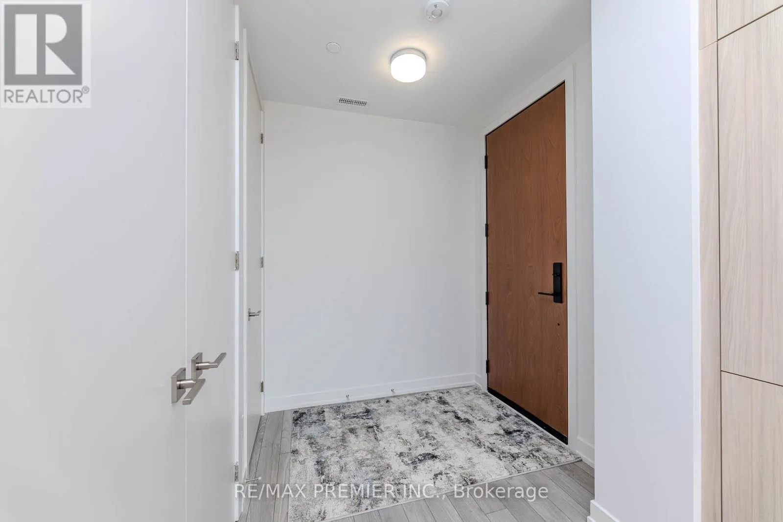109 - 2 RED SQUIRREL LANE