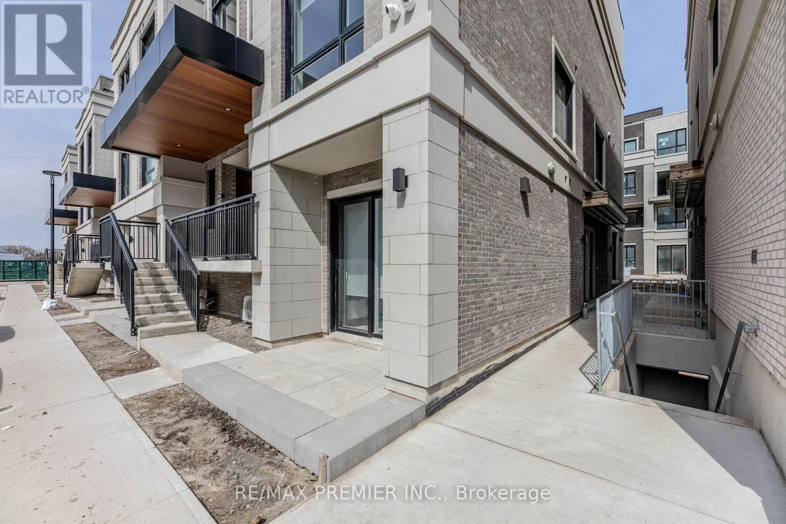 109 - 2 RED SQUIRREL LANE