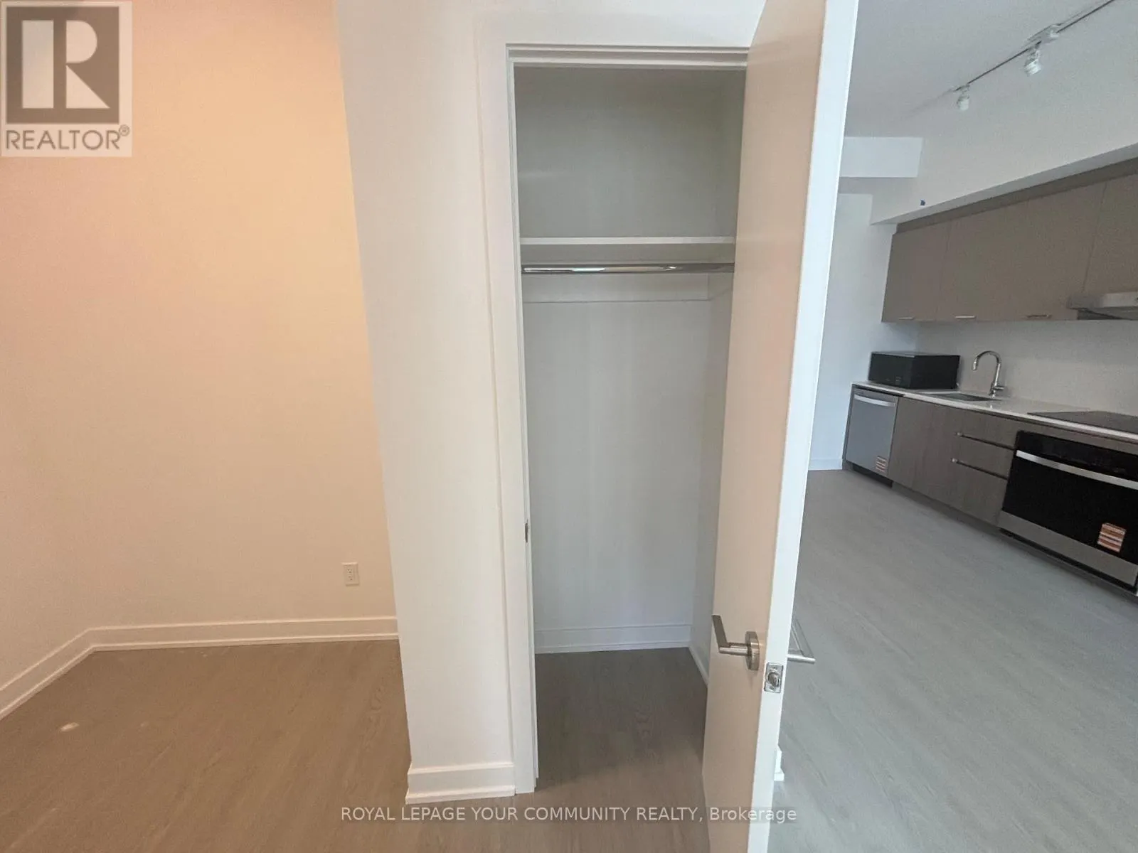 502 - 8188 YONGE STREET