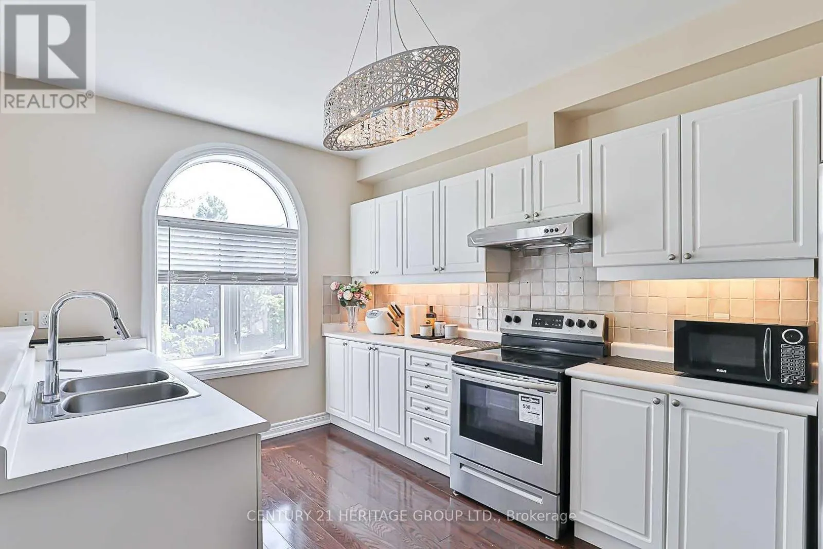 56 - 255 SHAFTSBURY AVENUE