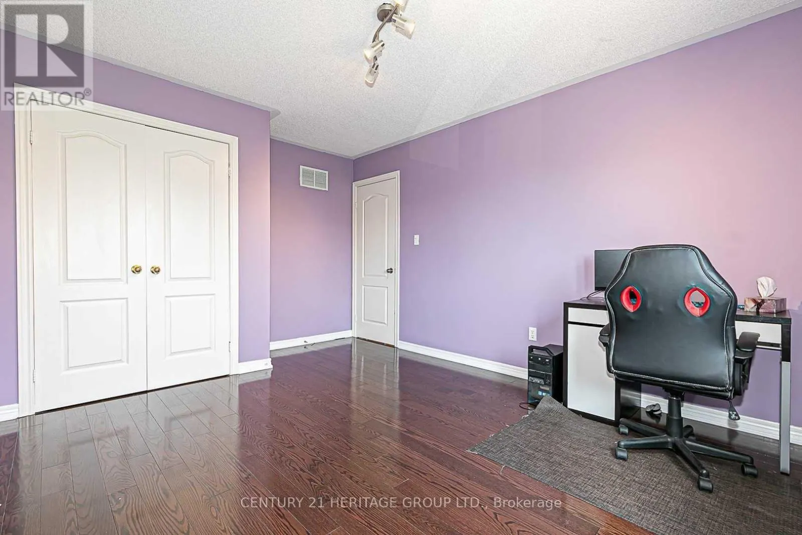56 - 255 SHAFTSBURY AVENUE