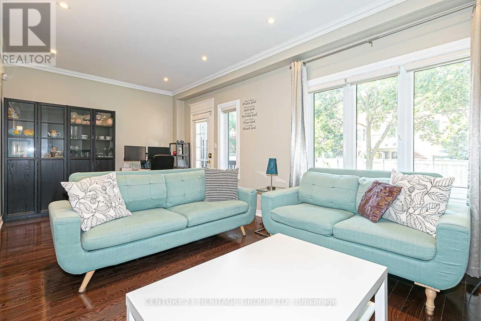 56 - 255 SHAFTSBURY AVENUE