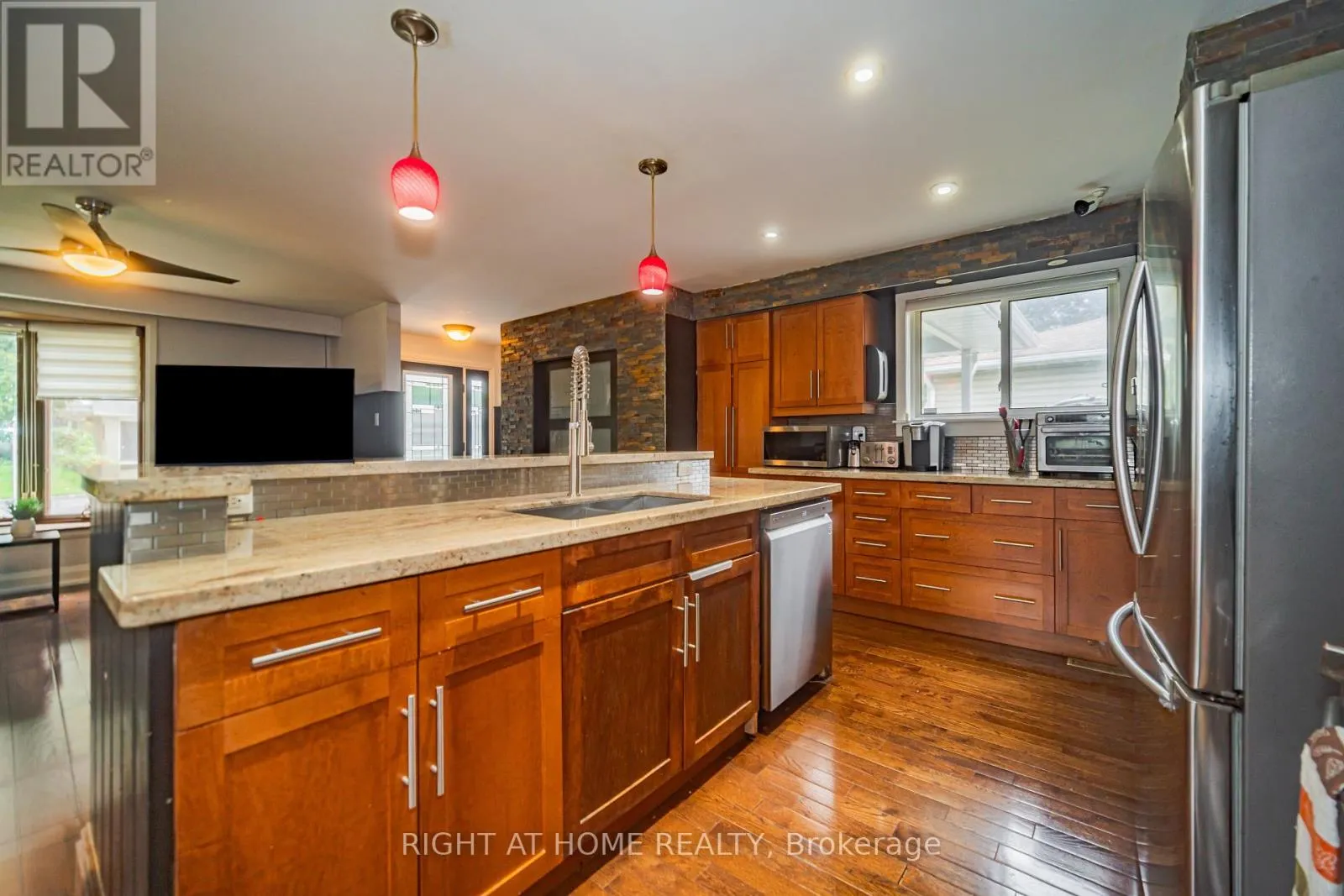 4 DEVINS DRIVE