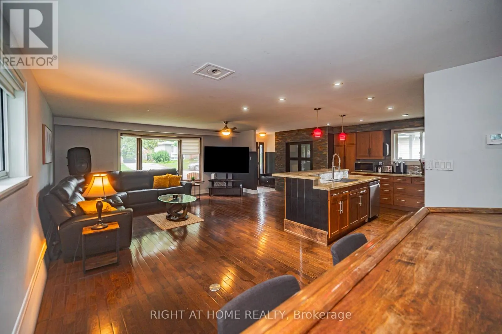 4 DEVINS DRIVE
