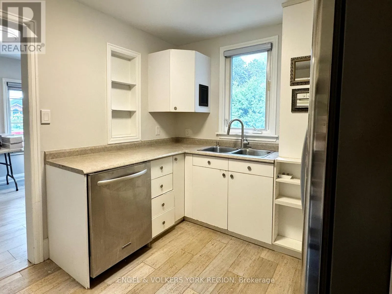 MAIN - 185 RUMBLE AVENUE