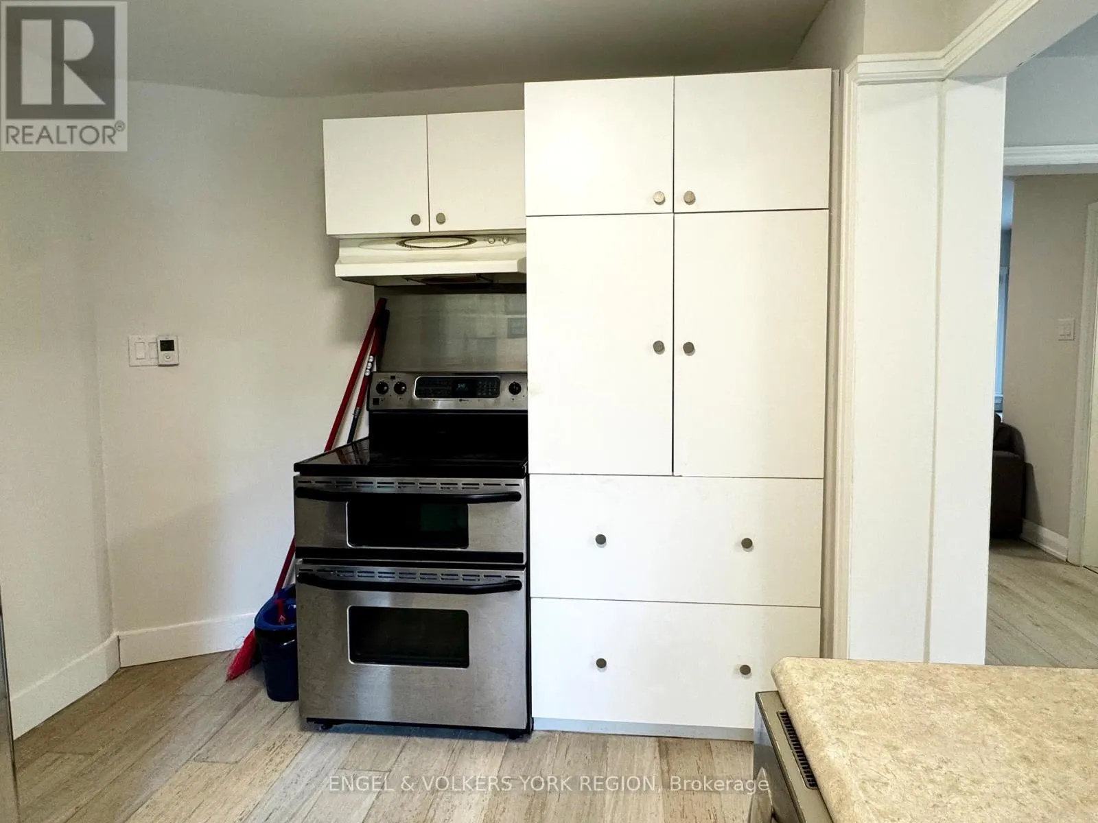 MAIN - 185 RUMBLE AVENUE