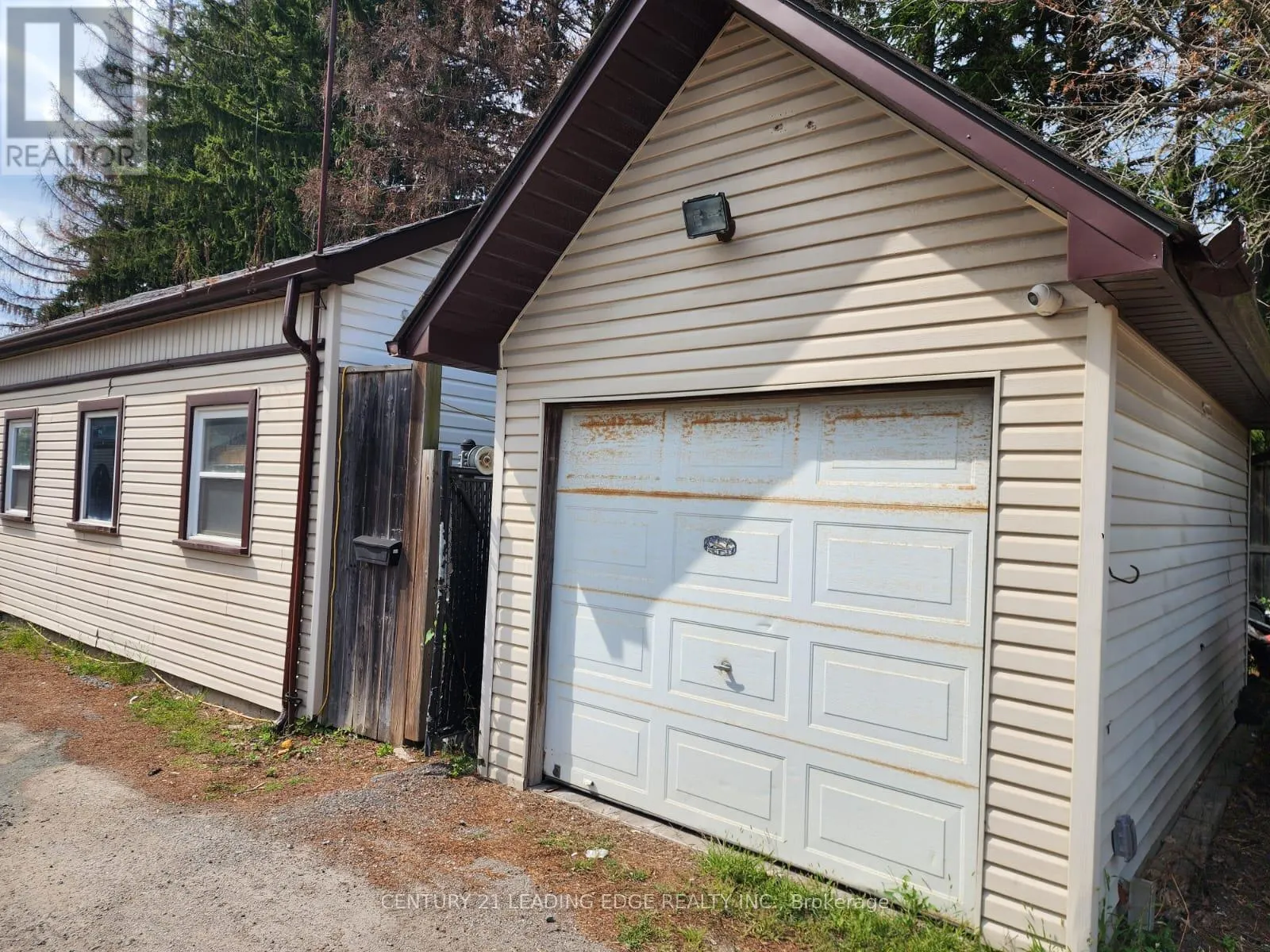 REAR GARAGE - 10873 KENNEDY ROAD