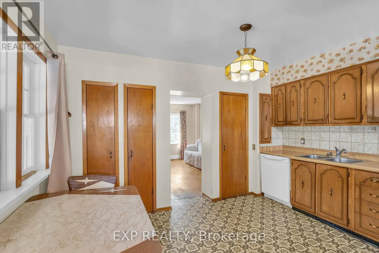 39 RIVER STREET W