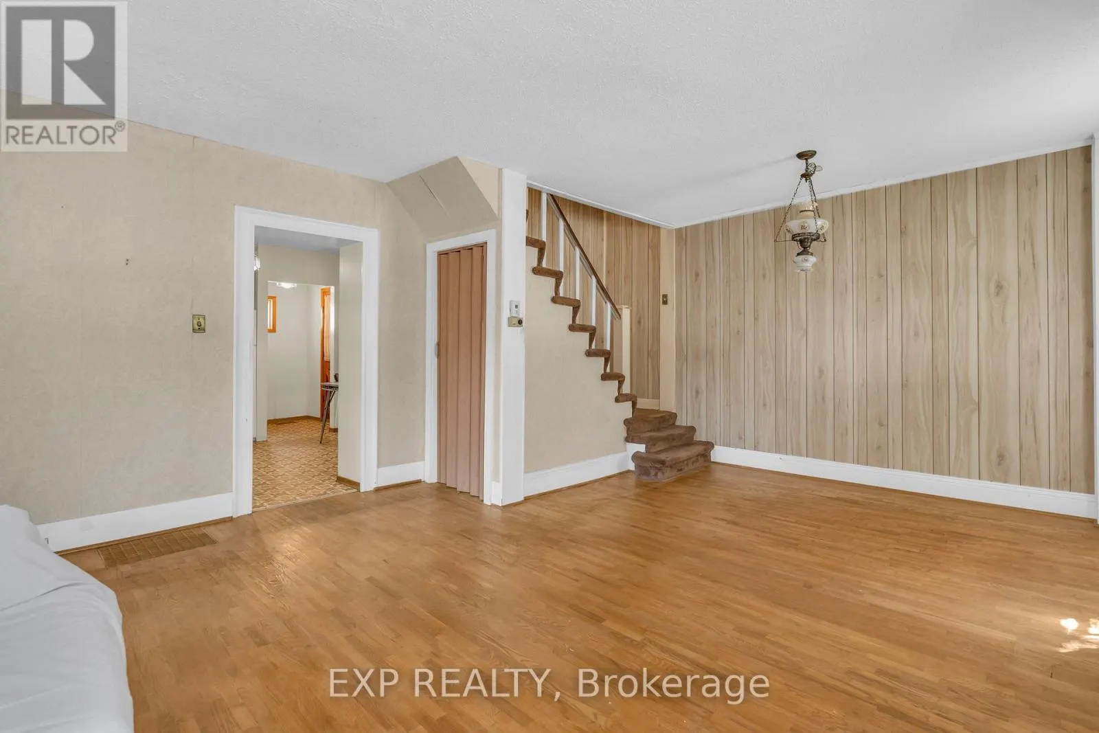 39 RIVER STREET W