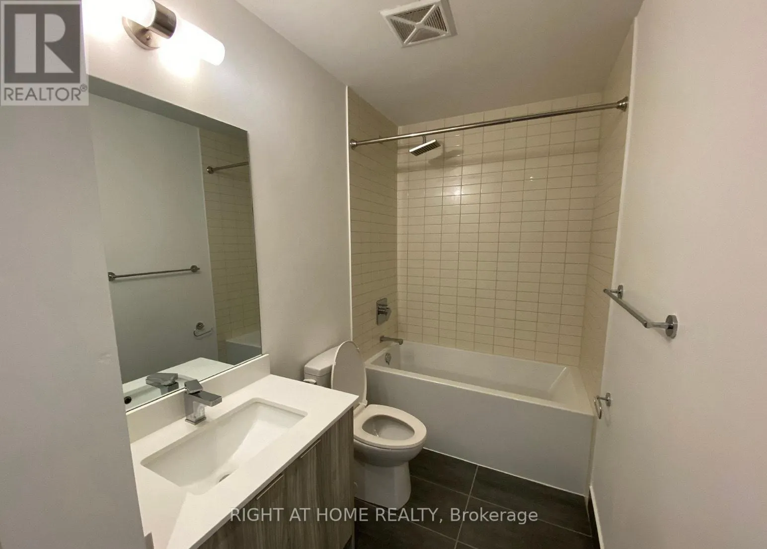 411 - 2916 HIGHWAY 7 ROAD W